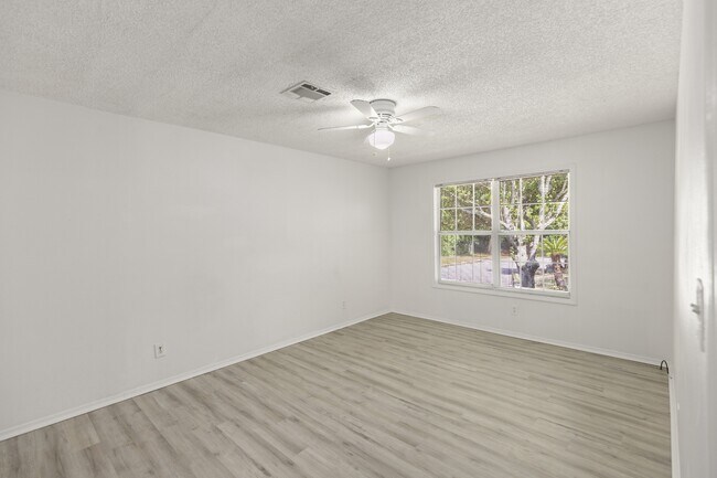 Building Photo - 334 Calhoun Ave