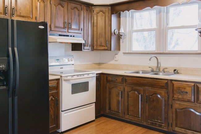 Building Photo - 114 Thompson St