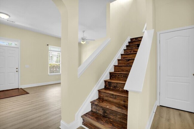 Building Photo - 3 Bedroom 3 Bathroom in Hinesville