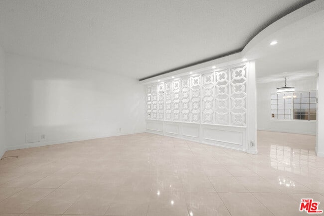 Building Photo - 8704 Gregory Wy