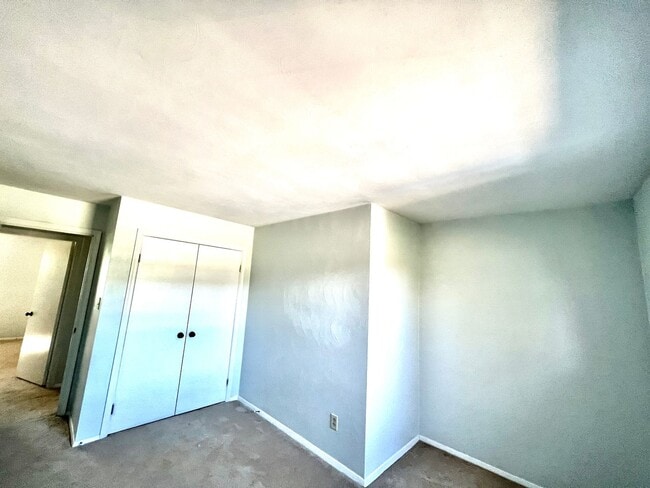 Building Photo - Three-bedroom, two-and-a-half bathrooms in...