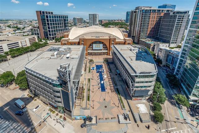 Building Photo - 2430 Victory Park Ln