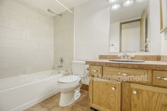 Building Photo - 370 Zang St