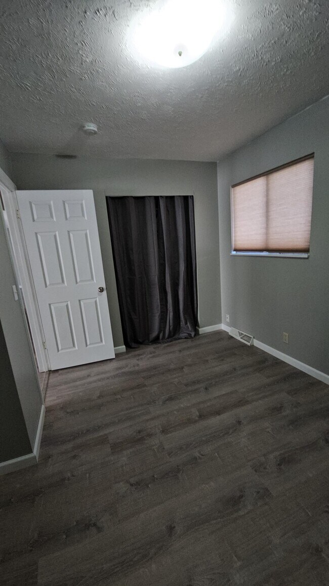 Building Photo - 10218 Weir St