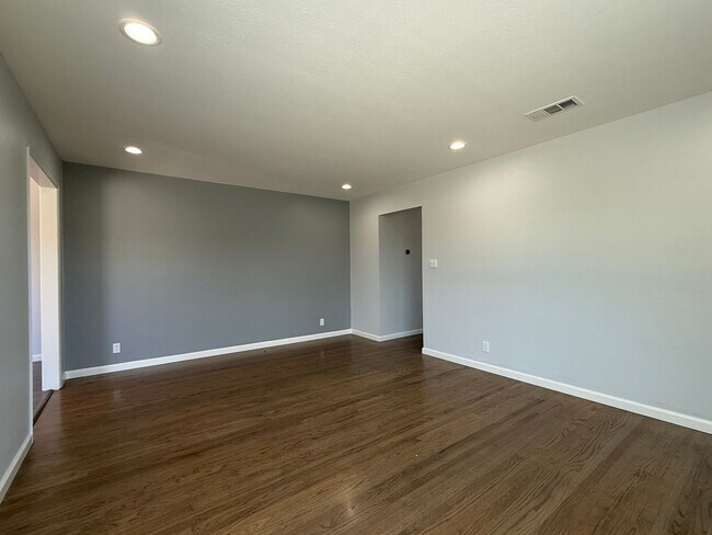 Building Photo - Updated Single Story Home located in Desirable Glenmoor Neighborhood of Fremont