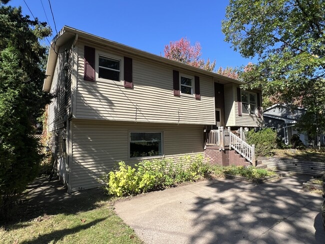 Primary Photo - 1411 West Ave