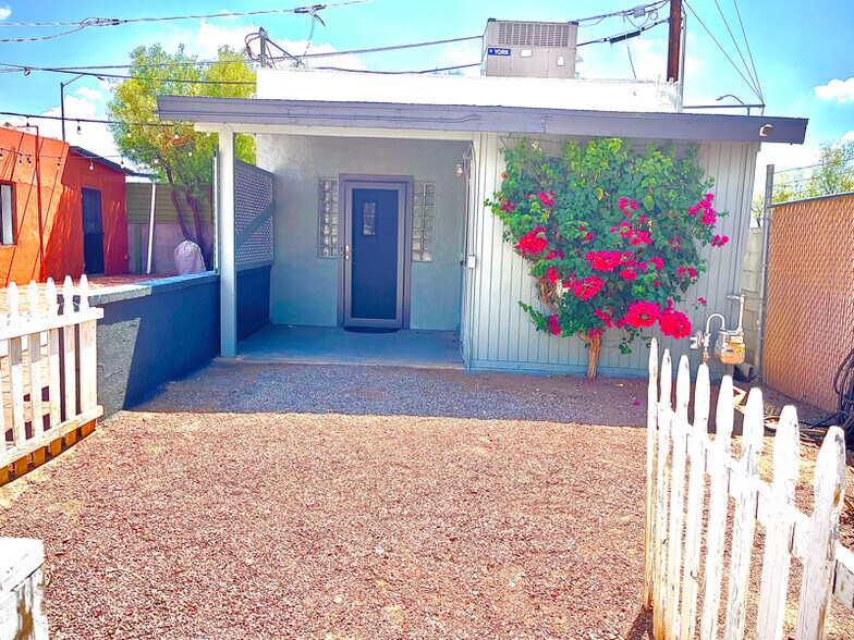 Primary Photo - 3560 E Cody St