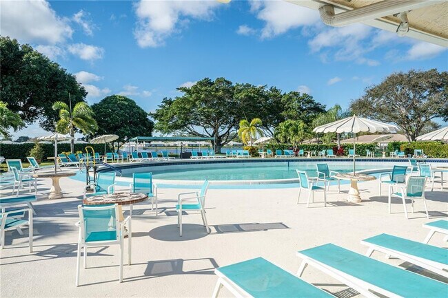 Building Photo - 5385 Lakefront Blvd