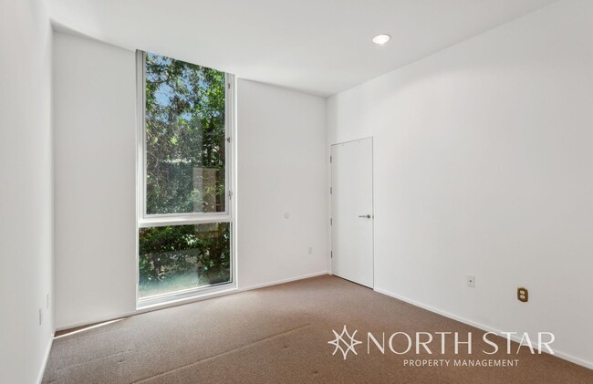 Building Photo - One of a Kind Clinton Condominium