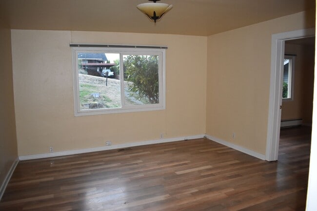 Building Photo - 3 Bedroom, Near Western Washington University