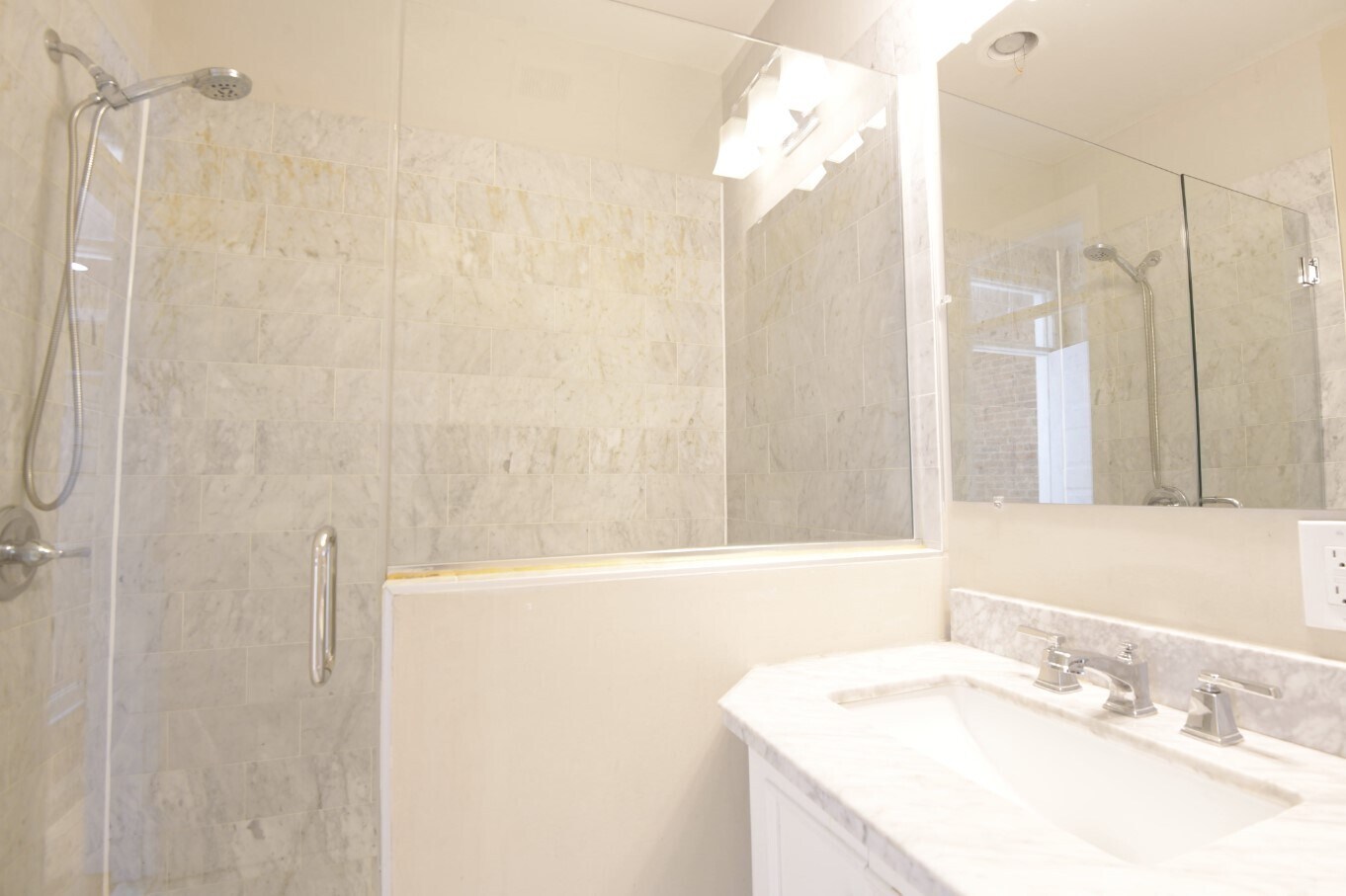 Ensuite Main Bath - 331 S East Ave