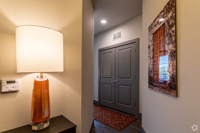 2BR, 2BA - 1,212SF - Oro Stone Oak