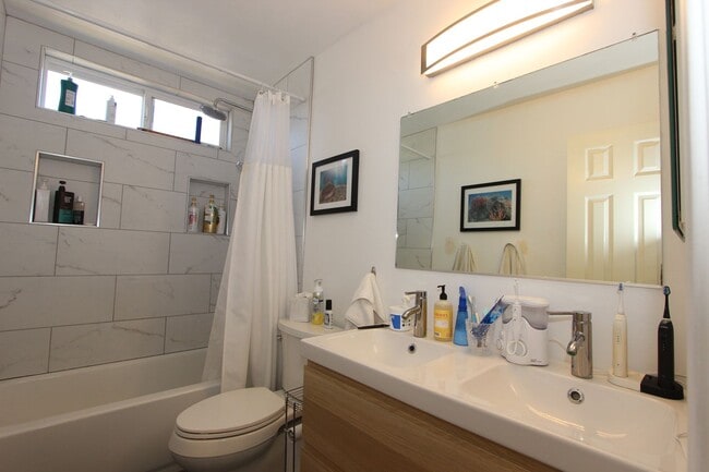 Building Photo - Gorgeous 4 Bedroom 2 Bathroom house in Poway