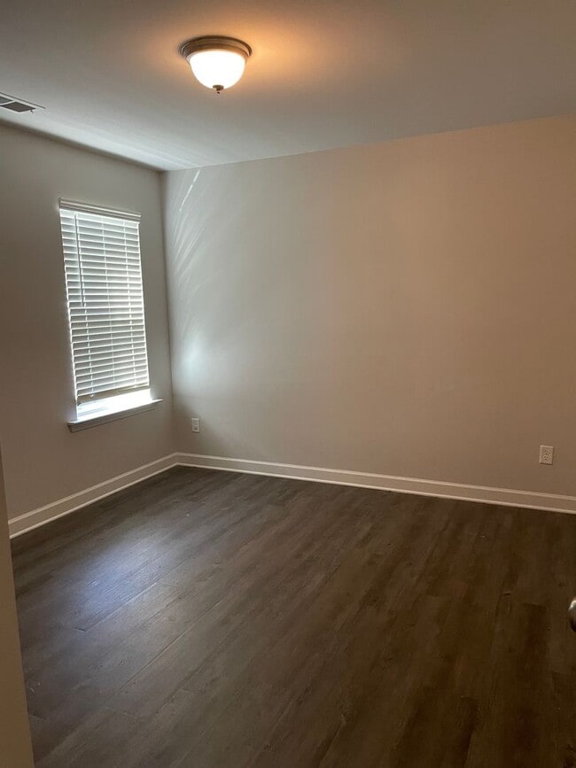 Building Photo - North Cherry Hill 132