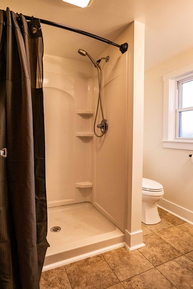 Building Photo - SCORE 1ST MONTH'S RENT FREE IF SIGNED BY JAN 30! Gorgeous 3 bedroom home in Scott Township availa...