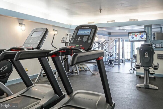 Building Photo - 3 N Christopher Columbus Blvd