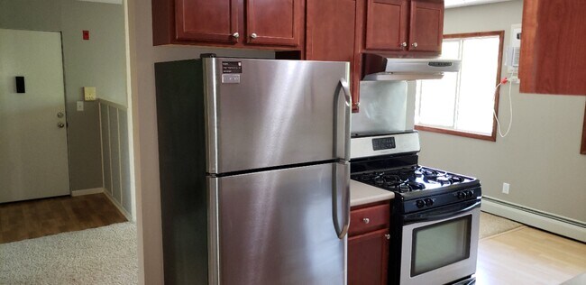 Building Photo - 2730 Rosalyn Ct