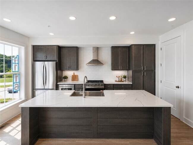 Building Photo - 307 Palisade Wy