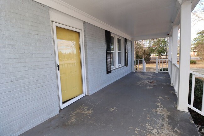 Building Photo - 3 Bedroom 2 Bathroom House for Rent