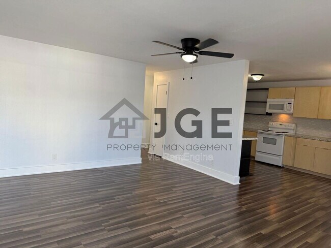 Building Photo - 810 Lake Shore Dr