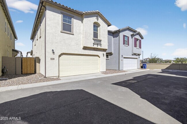 Building Photo - 1218 W Sparrow Dr