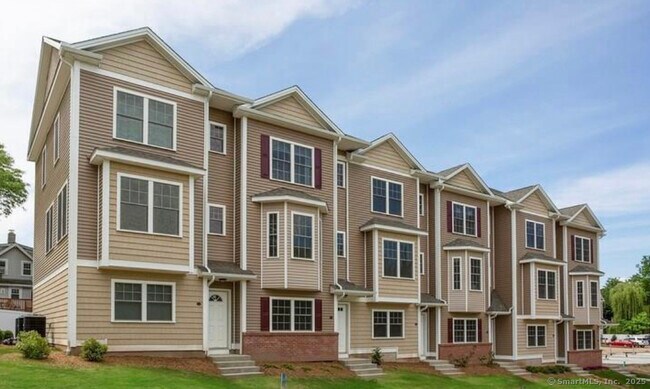 Building Photo - 35 Ringgold St