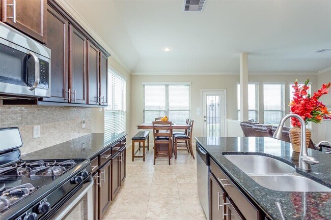 Building Photo - 3707 Cactus Field Ln