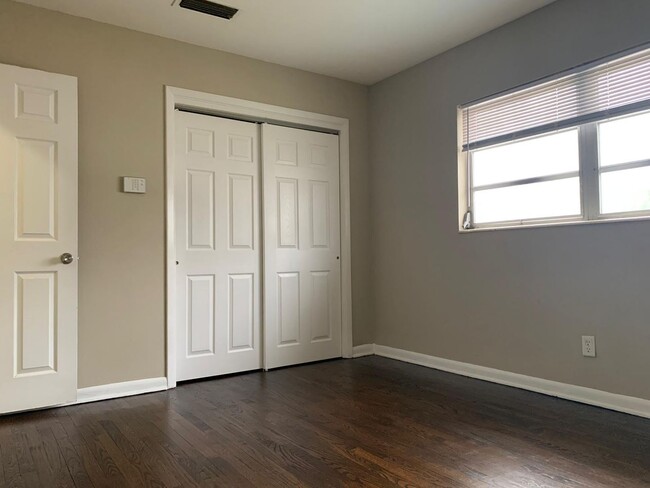 Building Photo - 4 Bedroom 2 Bath Spacious Home