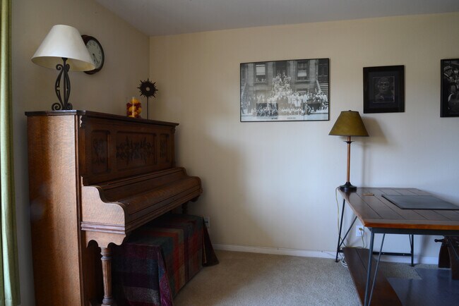 Building Photo - 7320 Hawthorn Ave