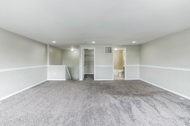 Building Photo - 3 bedroom 2.5 bathroom townhome for rent