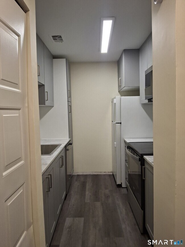 Building Photo - 393 Laurel Ave