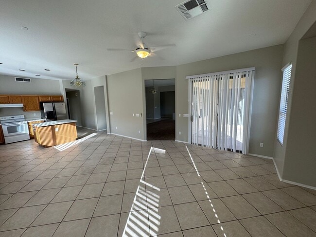 Building Photo - 3 Bedroom - 2 Bath - 2148 Sq. Ft. - Blakeman Ranch - Chandler