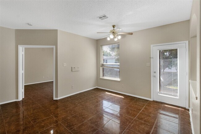 Building Photo - 2 Watergrove Ct