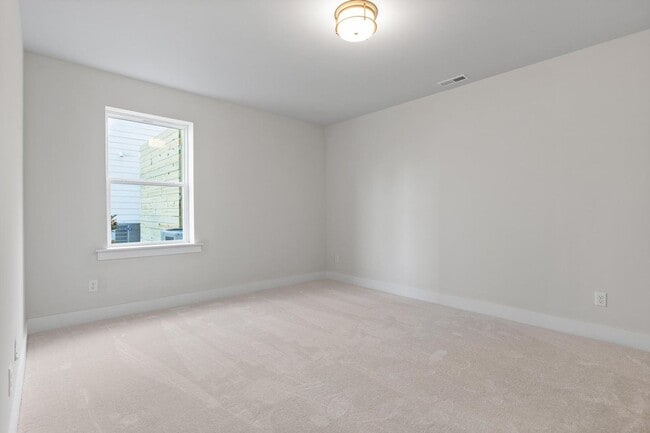 Building Photo - 638 Ladd Ave