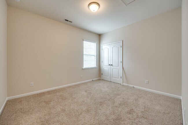 Building Photo - "Spacious 4-Bedroom Retreat with 3 Full Ba...
