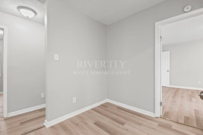 Building Photo - Westwood Beauty!!! Section 8 Welcomed !!!!