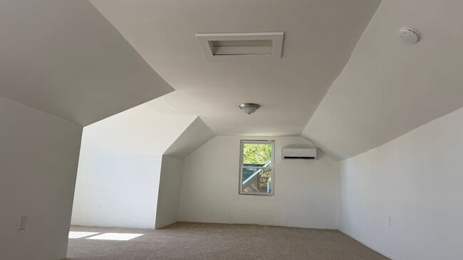 Building Photo - Charming, Newly Renovated Brick Home in So...