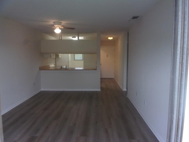 Building Photo - 700 W Pope Rd