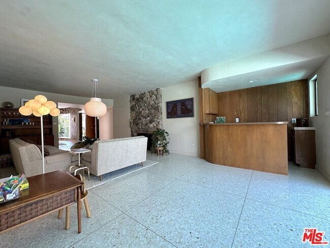 Building Photo - 6414 Senford Ave