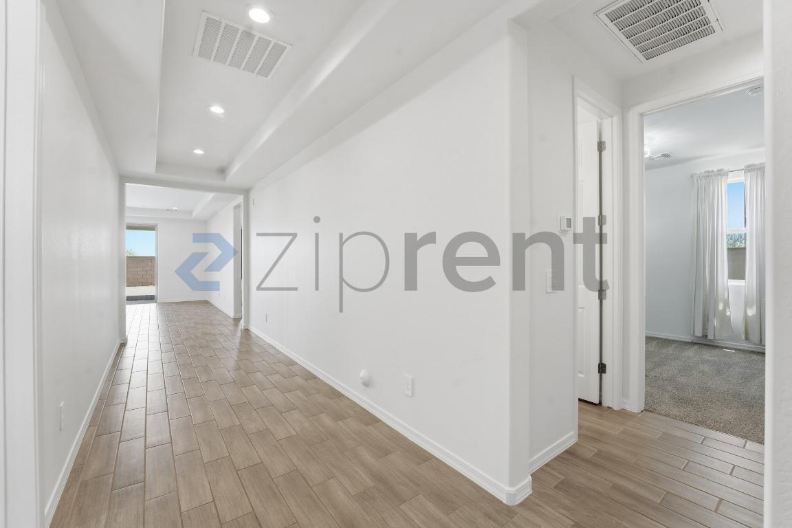 Building Photo - Unit