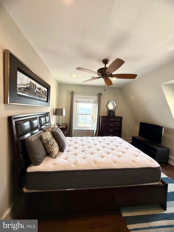 Building Photo - 815 Fayette St