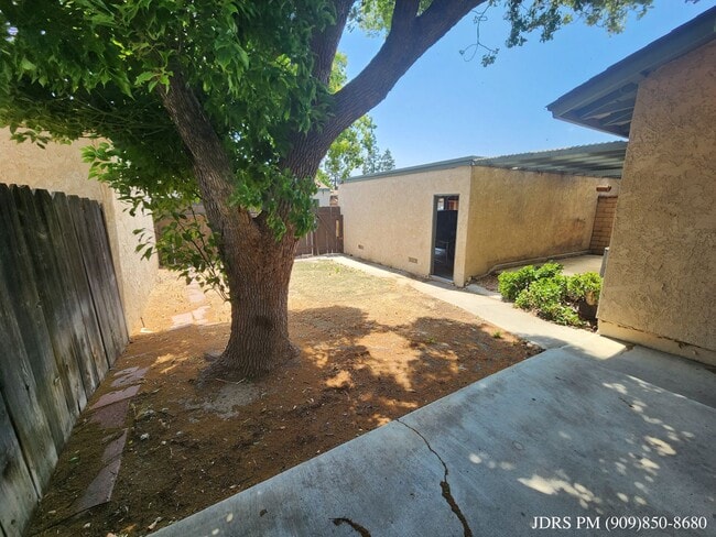 Building Photo - Riverside 4 bedroom Home