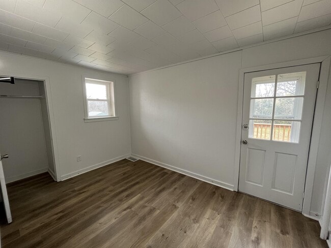 Building Photo - 2235 Middle St