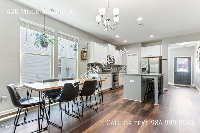 Building Photo - 420 Mockingbird Ln