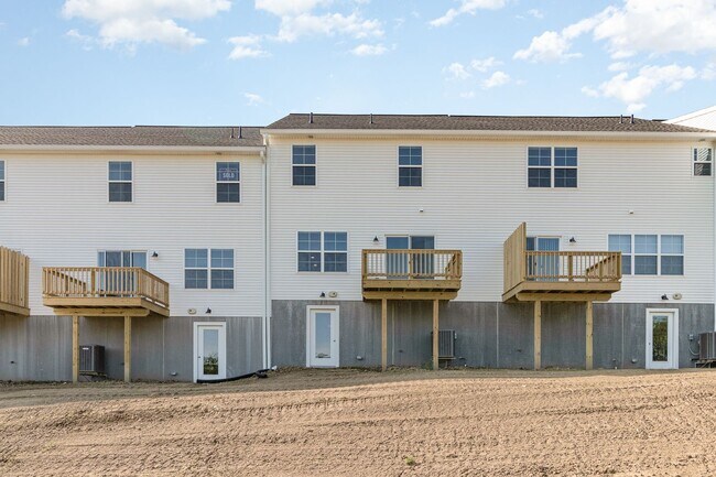 Building Photo - 7864 Oak Brook Dr