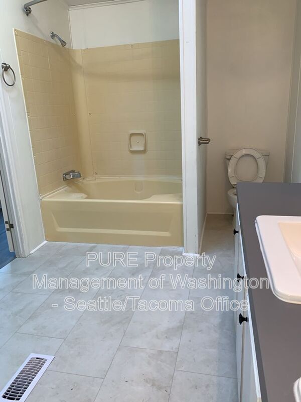 Building Photo - 16008 34th St E