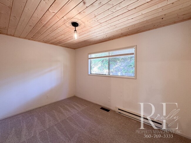 Building Photo - Chic Farmhouse Vibes in Charming Suquamish...