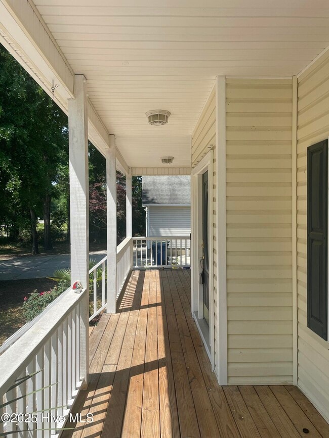 Building Photo - 151 Bayshore Dr