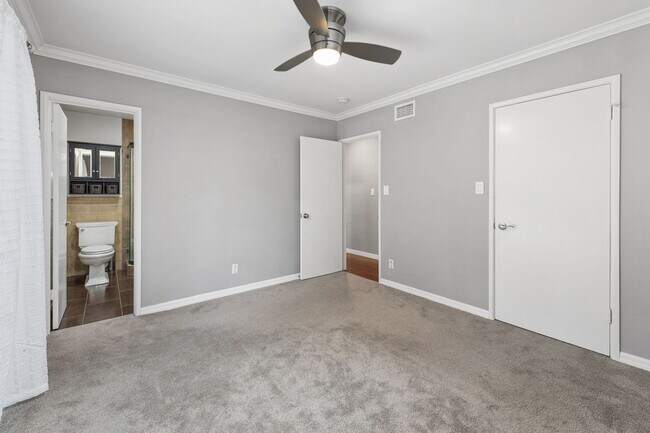 Building Photo - Rare, fully updated, private cul-de-sac one-story single-family house