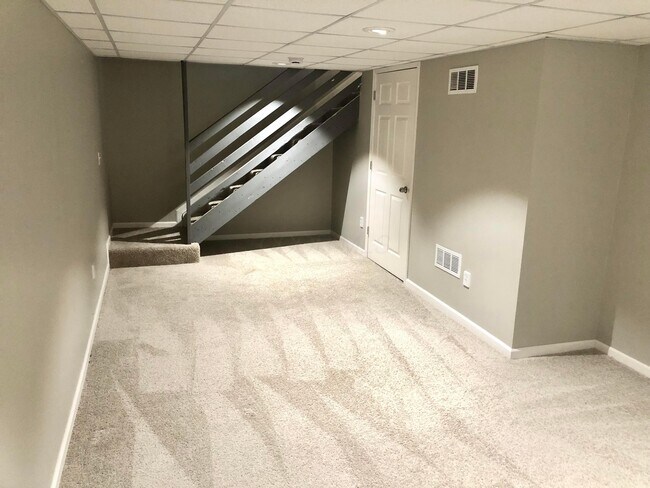 Building Photo - 2916 Abbey Knoll Dr